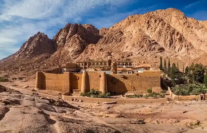 Panoramic collage of Egypt attractions featuring the Giza Pyramids, Sharm El Sheikh coral reefs, and the historic St. Catherine Monastery at Mount Sinai.