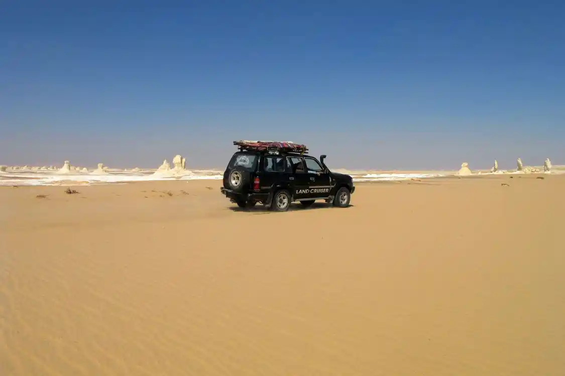 4×4-safari-white-desert.jpg 4x4 vehicle safari in White Desert and Bahariya Oasis