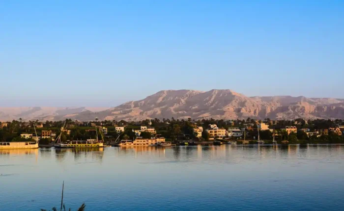 Luxury luxury egypt travel packages featuring custom cairo itineraries and deluxe nile cruises.
