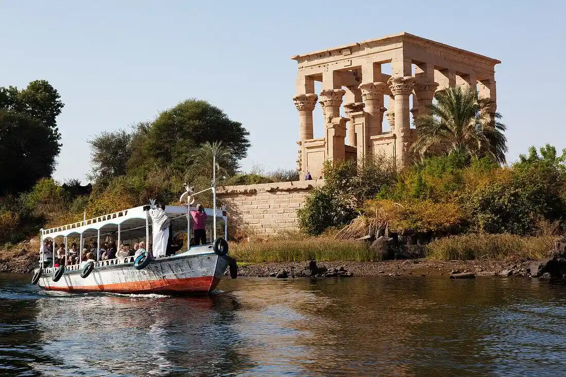 nile-cruise-from-aswan-1 Nile cruise from Aswan sailing along the Nile River in Egypt